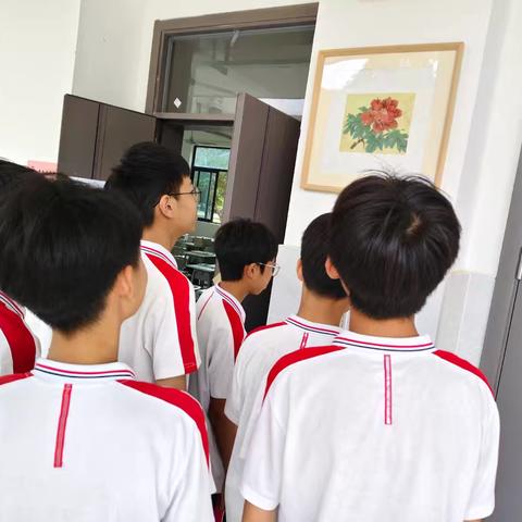 青春绽芳华 美育润杨中 | 国绣佳作点亮校园艺术长廊