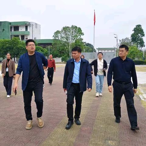 领导莅临察实情，关怀暖心促发展——洪武松副县长一行莅临杨柑中学视察指导工作