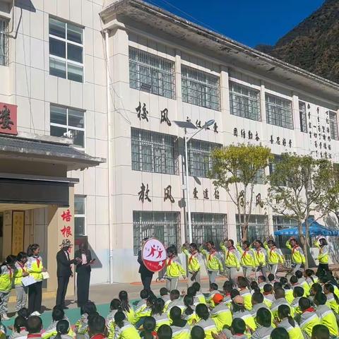 少先队洛吉乡小学大队委 “白发染双鬓 重阳寄深情” 重阳节主题系列活动