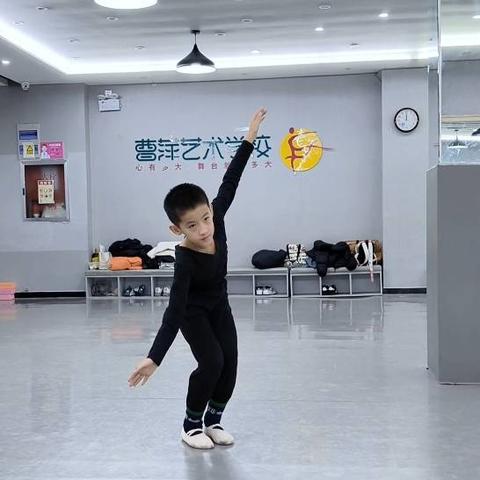 我学会了一支新的蒙古舞蹈