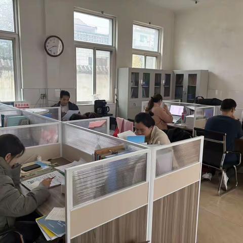 龙庆三小消防安全演练：防患未“燃”，安全“童”行 ——筑牢校园防火墙，我们在行动！