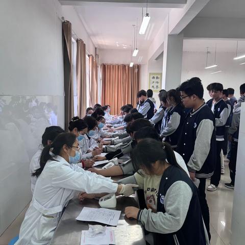 邳州中专组织学生进行健康体检