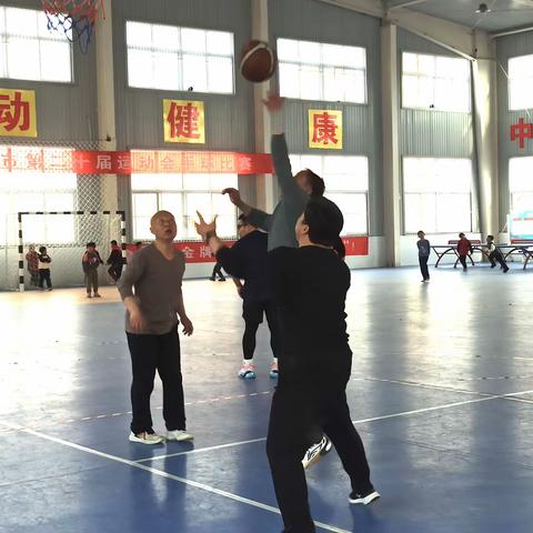 以球会友，迎“篮”而上！教师篮球友谊赛Let's go！