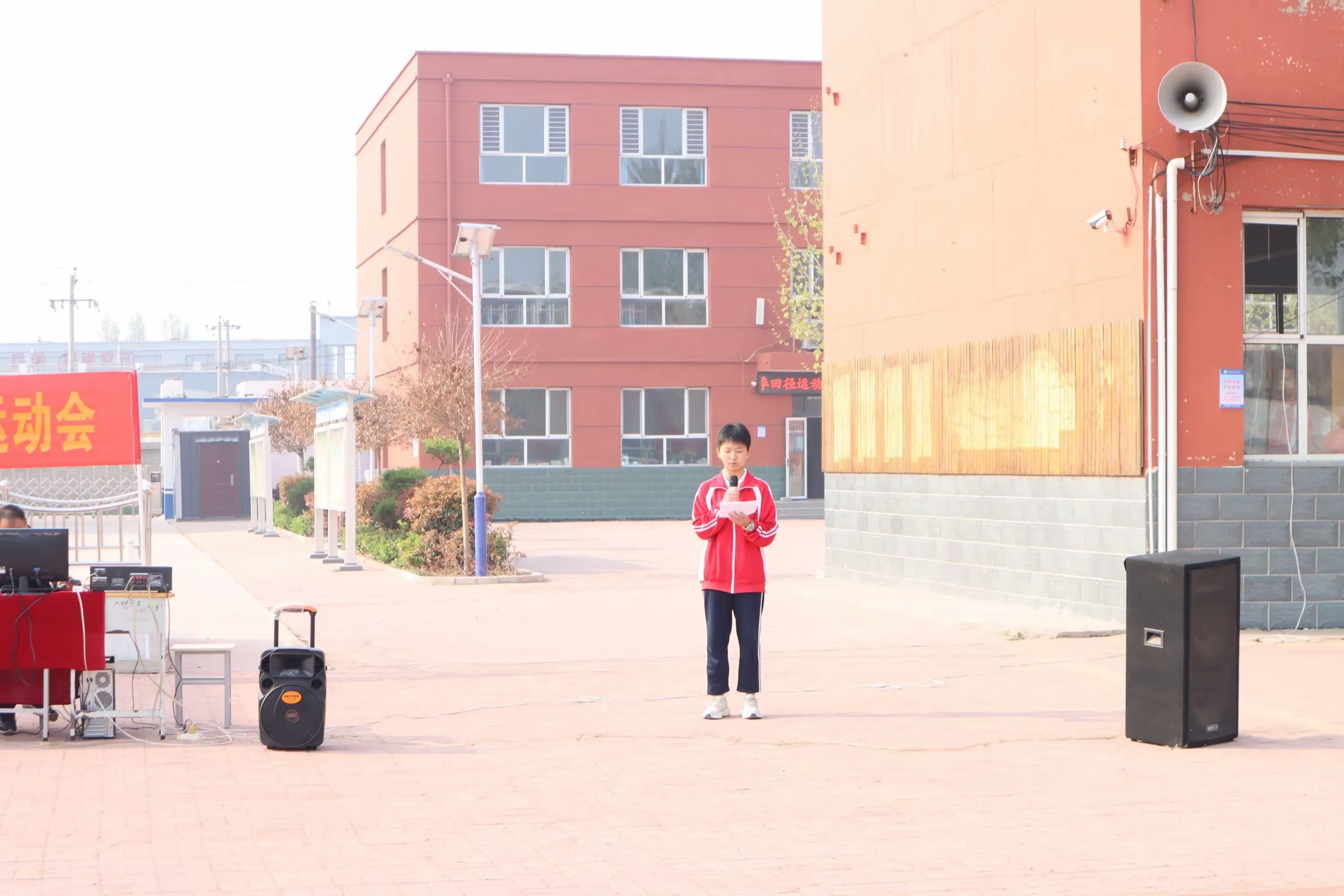 春风拂面旌旗扬,六中运动激情昂