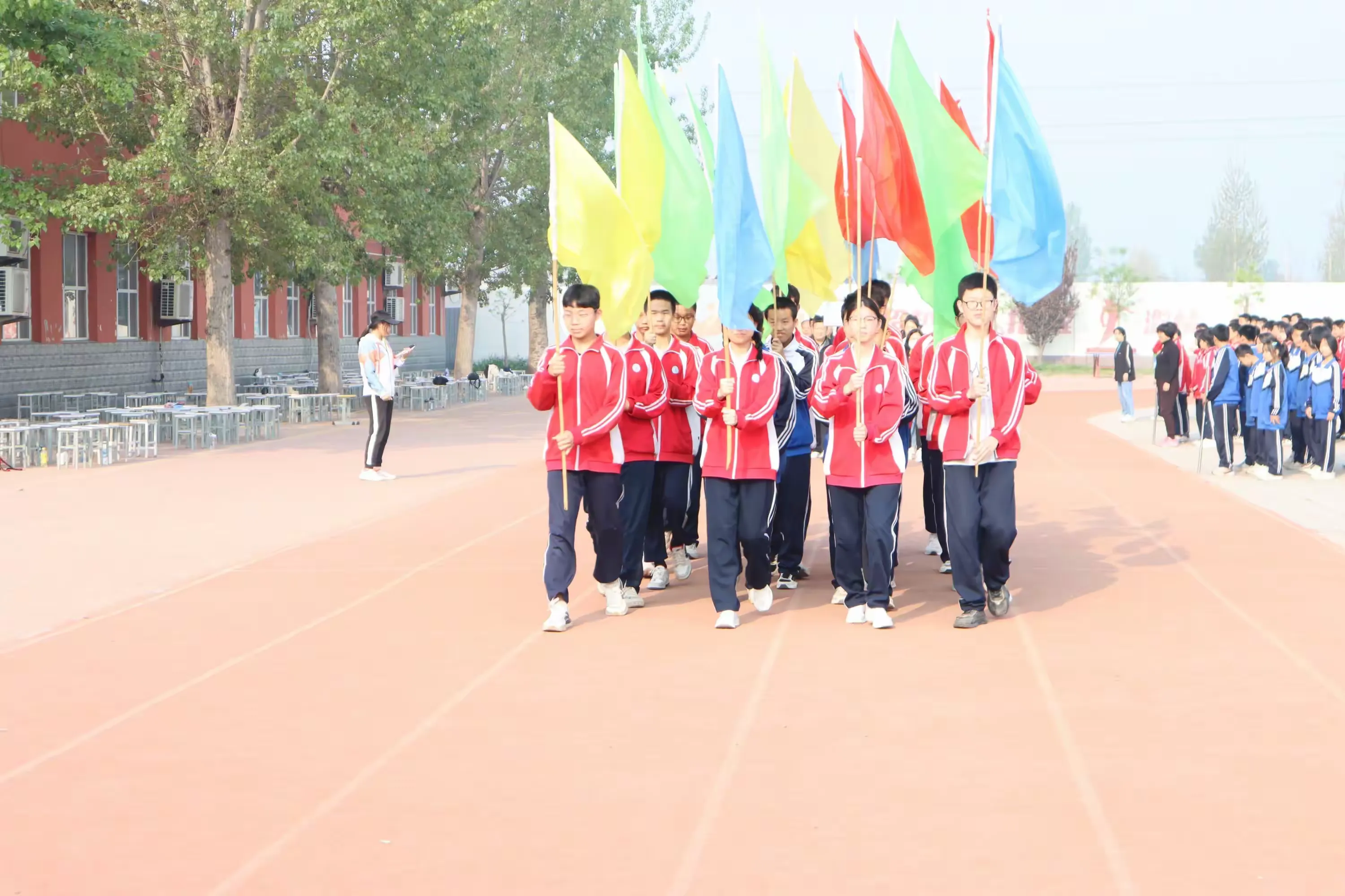 春风拂面旌旗扬,六中运动激情昂