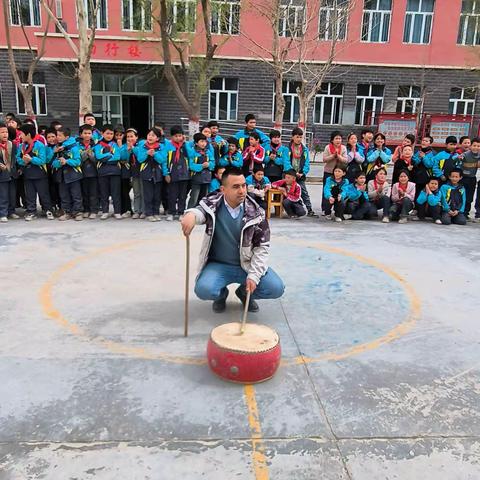 拔河比赛展风采 凝心聚力向未来——加依巴格小学举行学生拔河比赛