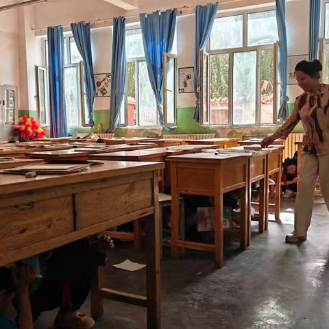 加依巴格小学开展地震应急演练活动