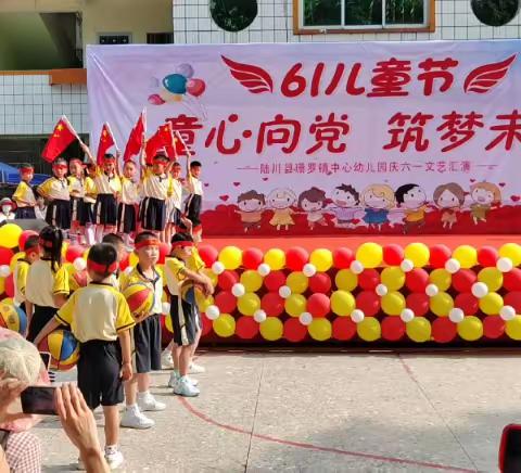 致在成长的小妞