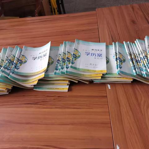 推门听课抓常态 深入课堂促成长