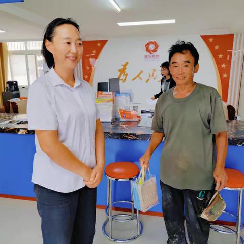 樊湾社区“夏日送清凉”：以爱为帆，点亮困难群众的夏天