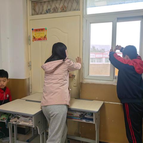 遇恐不慌，应急有方 ——陇县东风镇中心小学小学反恐防暴演练活动