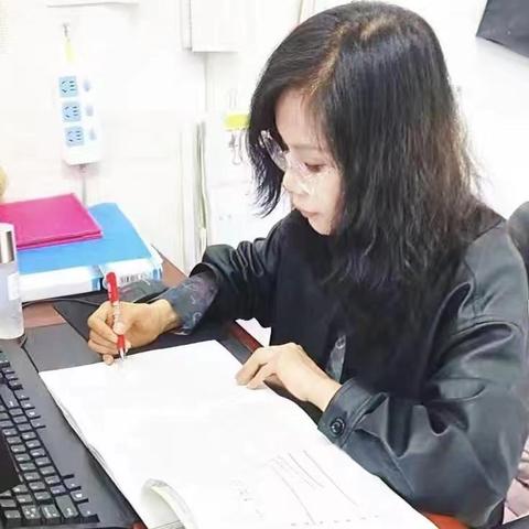 星辰日月织经纬 绿茵沃土育芳华 ﻿——记兴隆二中英语学科主任杨莉