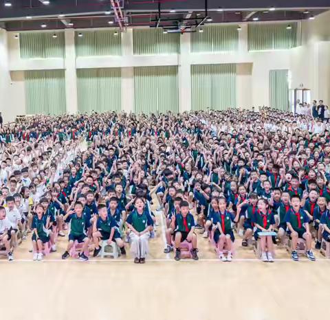 阅兵精神燃秋韵 秋光为序梦启航 ———乾潭一小2025学年第一学期开学典礼