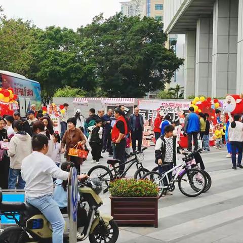 “幸福定格团圆瞬间 光影留存新春记忆” ——圩镇社区老协马年新春摄影公益活动暖人心