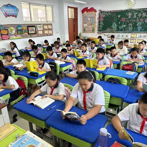 走进整本书，探索趣无穷——四年级“快乐阅读”活动课总结