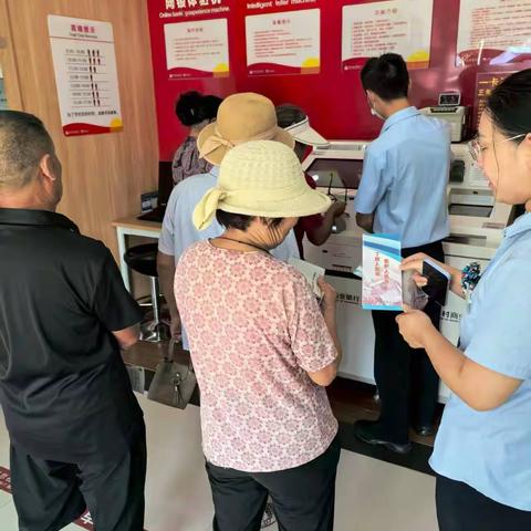 枣庄农商银行积极开展反假货币宣传月活动