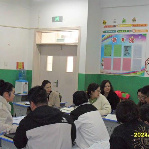 汇聚群力增素养   提升常态课质量——策勒镇小学语数科、道德与法治授课思路展示＋集体备课教研活动