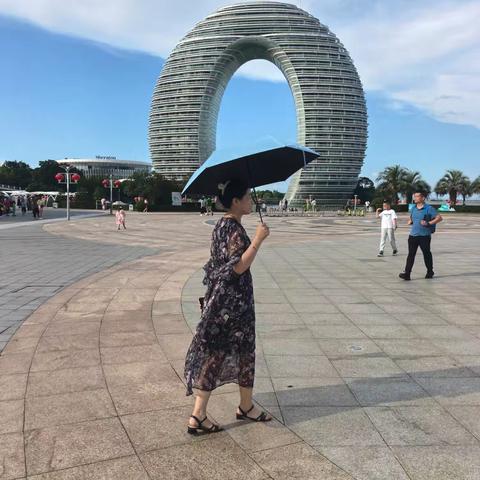 月亮湾的黄昏：2025年7月19日的温暖印记