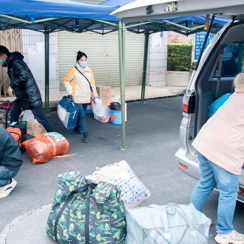 传承红色基因，建设清廉学校——贵港市圣湖中学党员教师积极发挥先锋模范作用