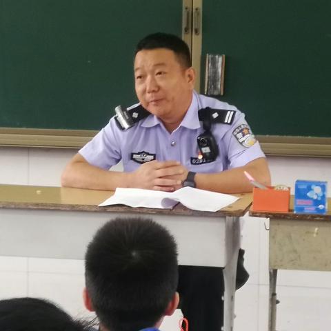 法治副校长讲法治课，撑起校园安全保护伞