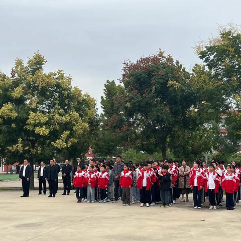 张汪实验学校小学部举行“养成好习惯，争做文明好少年”主题升旗仪式