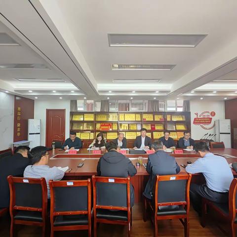教研引领促提升，凝心聚力谱新篇——滕州市教体局教研室领导莅临界河中学开展听课调研活动