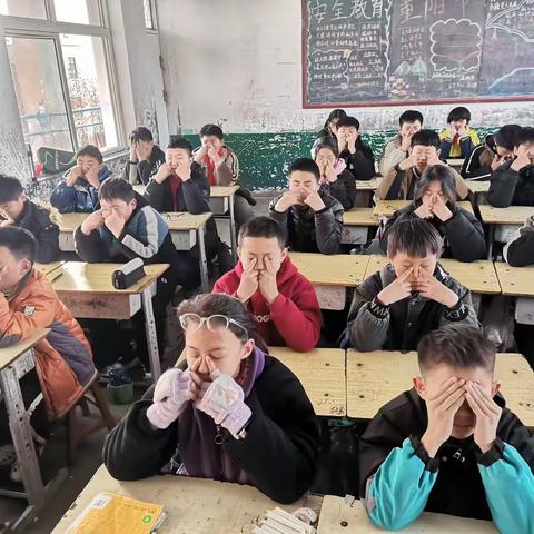 界河镇丁庄小学：每日两次眼保健操，呵护学生心灵之窗