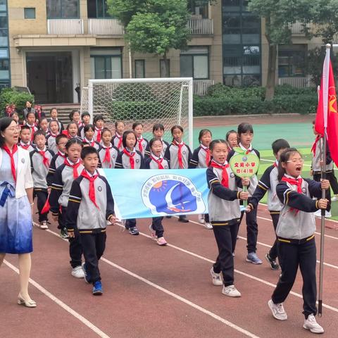 喜报：恭喜四（4）班荣获“一二一”路队比赛二等奖