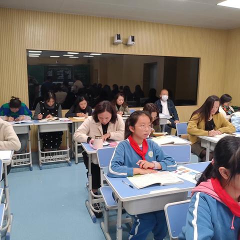 新秀选拔促成长  同课异构展风采