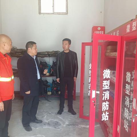 市林业局副局长陈水儒、防火科科长马通等4人一行检查长武县红星国有生态林场管护站近期森林防火安全生产工作