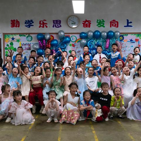 童心飞扬，快乐向上