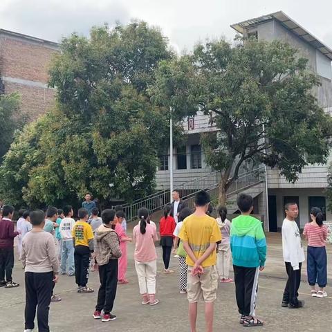 仙游县园庄土楼小学开展防震减灾和消防安全应急演练活动