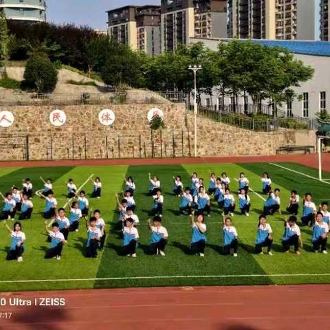 与阳光同行，强国勇担当，浉河中学七（21）班国防教育综合实践活动