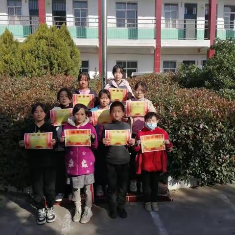 “表彰典范·再启新篇”——米庙镇河盘村小学期中考试总结表彰活动