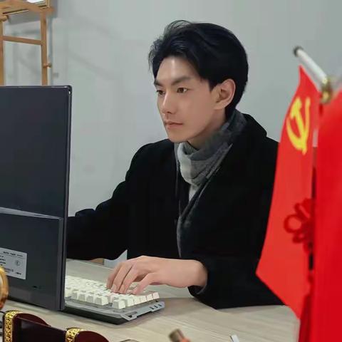今天就让我走进楚慕伊全国十佳讲师的得主张盼老师!