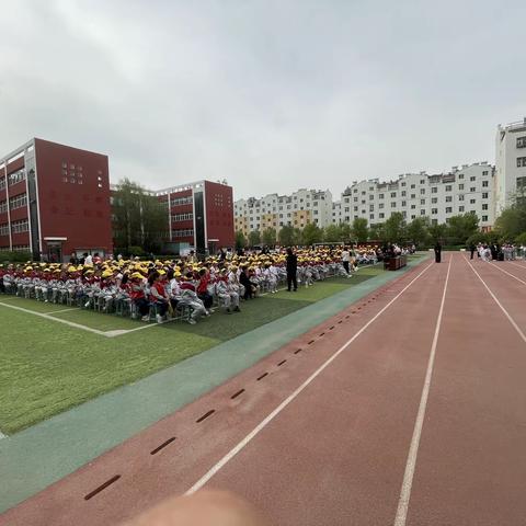 “书香满园关不住，家校同贺读书节。”——同大附小御东校区读书节圆满闭幕！