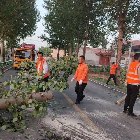 暴雨来袭，陈仓公路段下班不下责