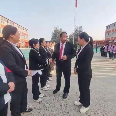 名师引领新课堂     且思且行共成长——课改领航人崔其升校长先锋小学巡课视导