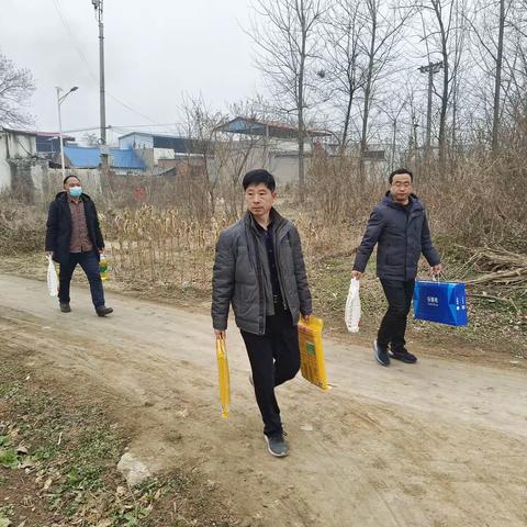 区医保局开展春节前走访慰问活动