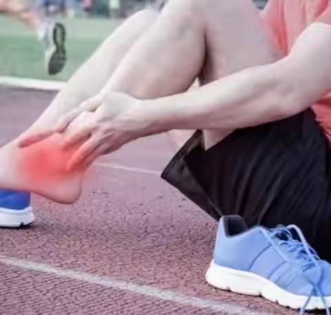 崴脚后，第一时间要怎么做？