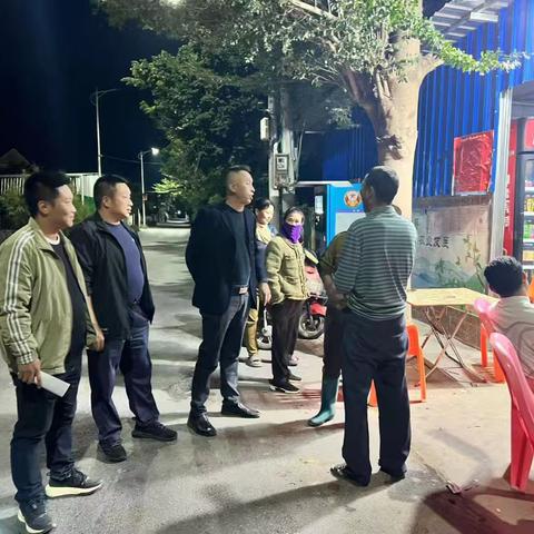 道达村利用晚上进村入户发动缴纳医疗保险