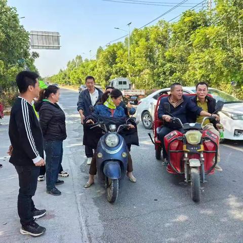 道达村开展“交通劝导”工作