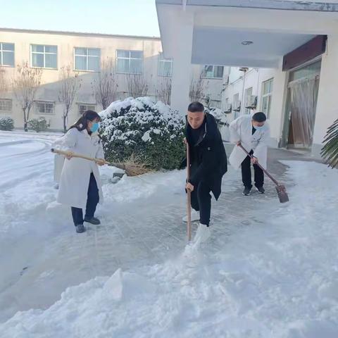 寒冬破冰保平安，免费接送暖人心