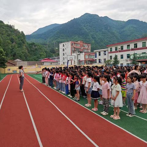 拒烟卡 守健康 促成长—小河口镇中心小学禁止“烟卡”专项教育