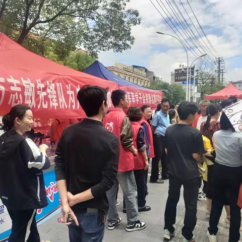 [我们的节日·端午]--北街社区在端午节前夕助力高考志愿服务