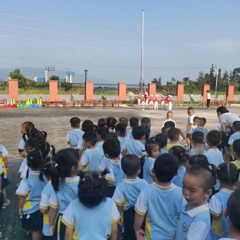 《我们的10月》——上林县卫城幼儿园小三班