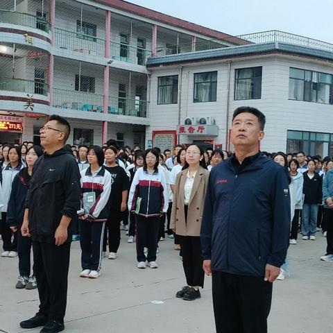 升国旗仪式之二 ﻿铭记历史 感恩教师 心向阳光 健康成长