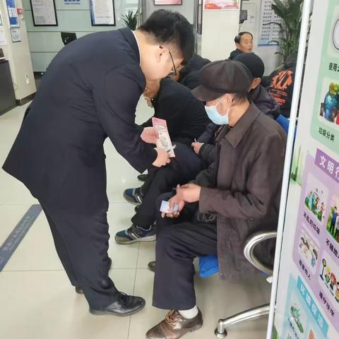 驻马店分行雪东支行开展金融知识消保知识宣传