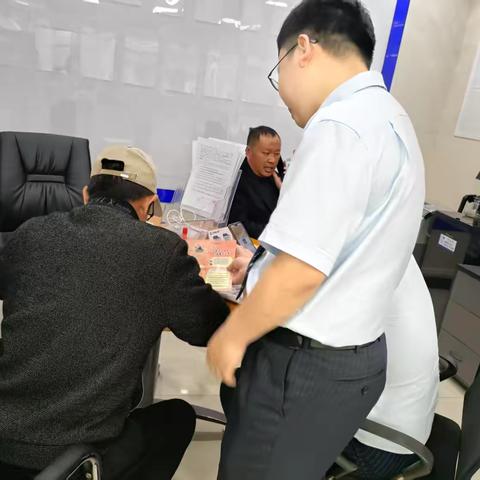 驻马店分行雪东支行开展厅堂消保宣教