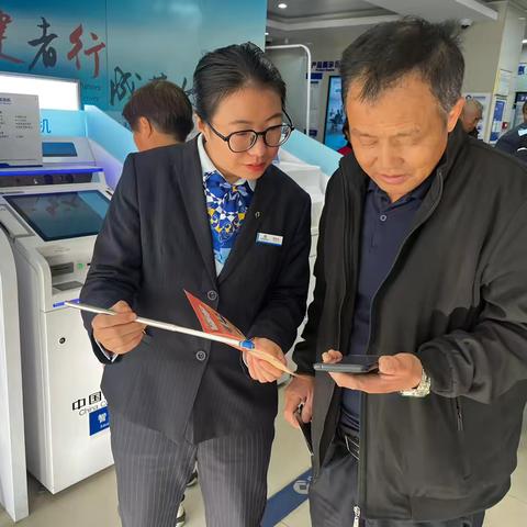 驻马店分行雪东支行开展厅堂消保知识宣传